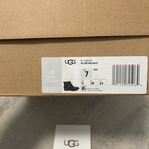 NIB Women’s Size 7 UGG Cheyne Zipper & Buckle Leather Ankle Boots In Black - Picture 6 of 13